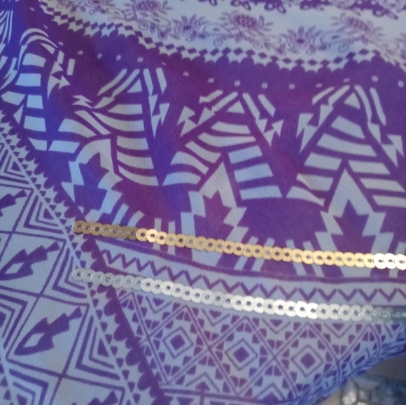 CHARMING CHARLIE FLORAL AZTEC PRINT FASHION SCARF 42"×42" W TASSELS - Picture 5 of 8